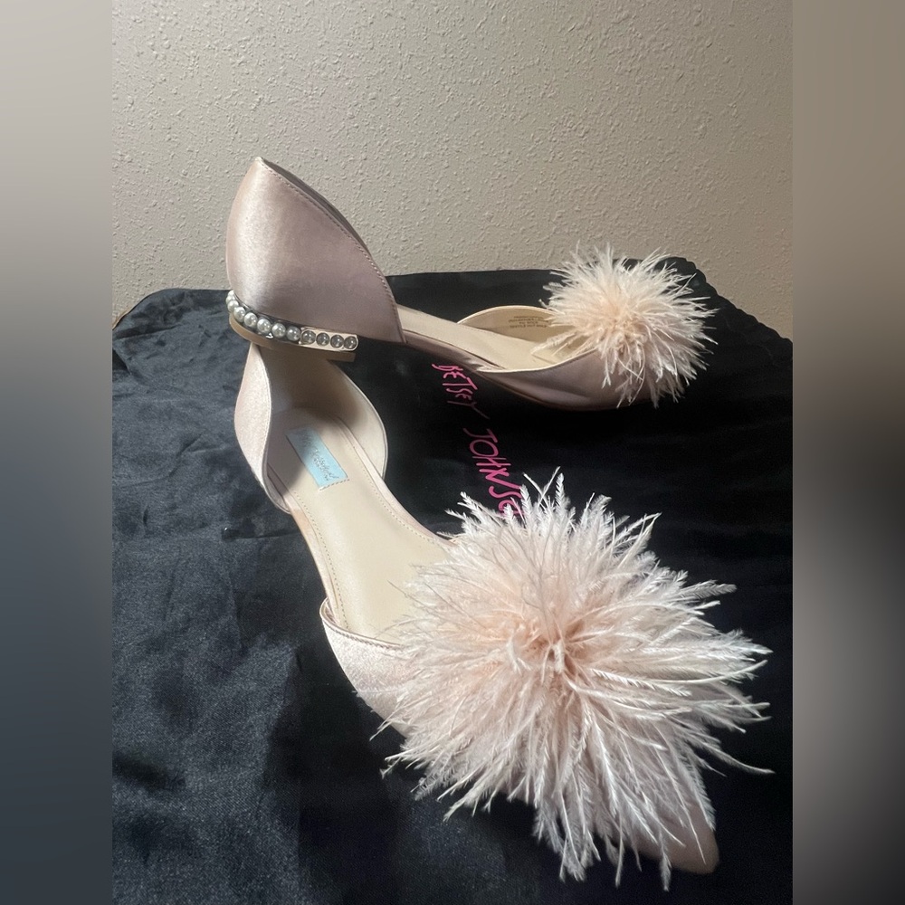 Betsey Johnson satin Pink Ostrich Feathered pearl Women's flats